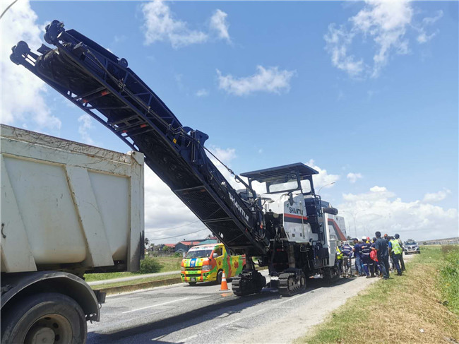 Shantui SM200M-C6 milling machine works in Guyana for the road maintenance